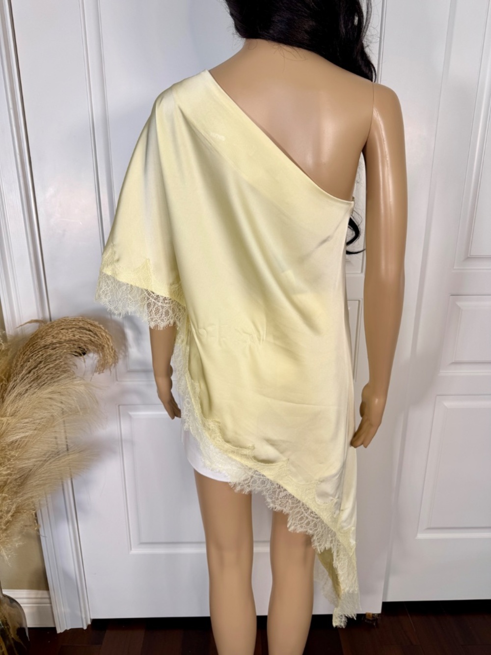 ASYMMETRICAL ONE SLEEVE LACE TRIM LIGHT YELLOW TOP - NWT - Picture 8 of 14